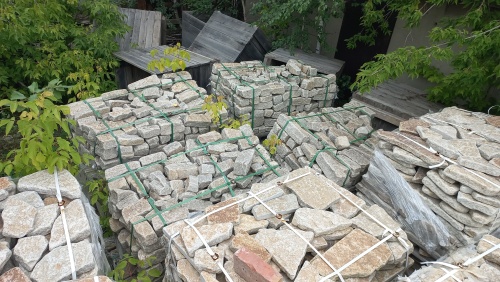 Плитняк гранитный галтованный купить в Белебее