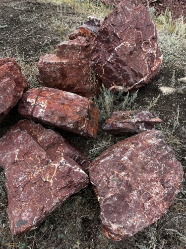 Ландшафтные глыбы красно-фиолетовые 200-1000 килограмм купить в Белебее
