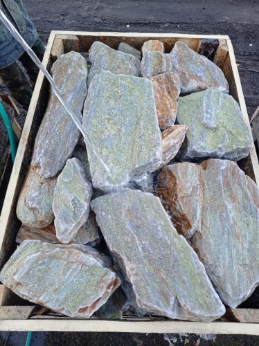 Златолит жёлтый, жёлто-зелёный глыбки и валуны для ланшафтного дизайна купить в Белебее