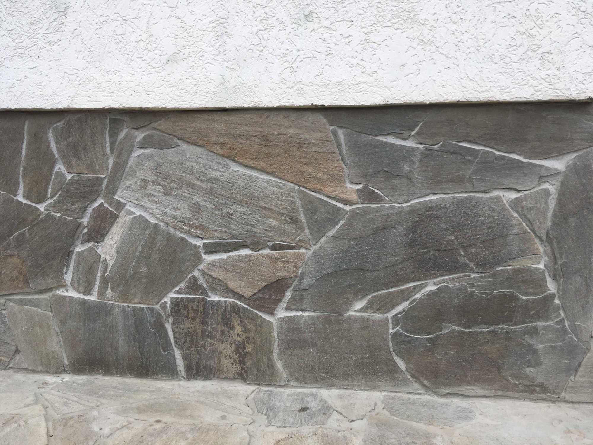 Плитняк златолит Уральский для цоколя, отмостки купить в Белебее