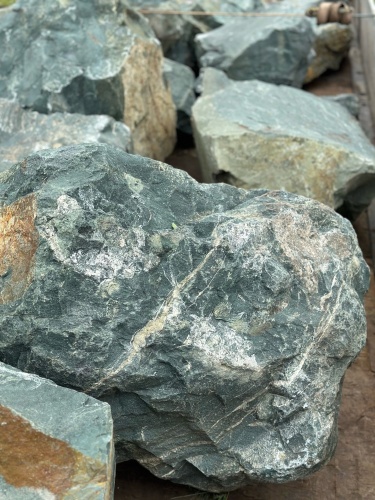 Камни для ландшафтного дизайна зелёные 10-60 килограмм купить в Белебее