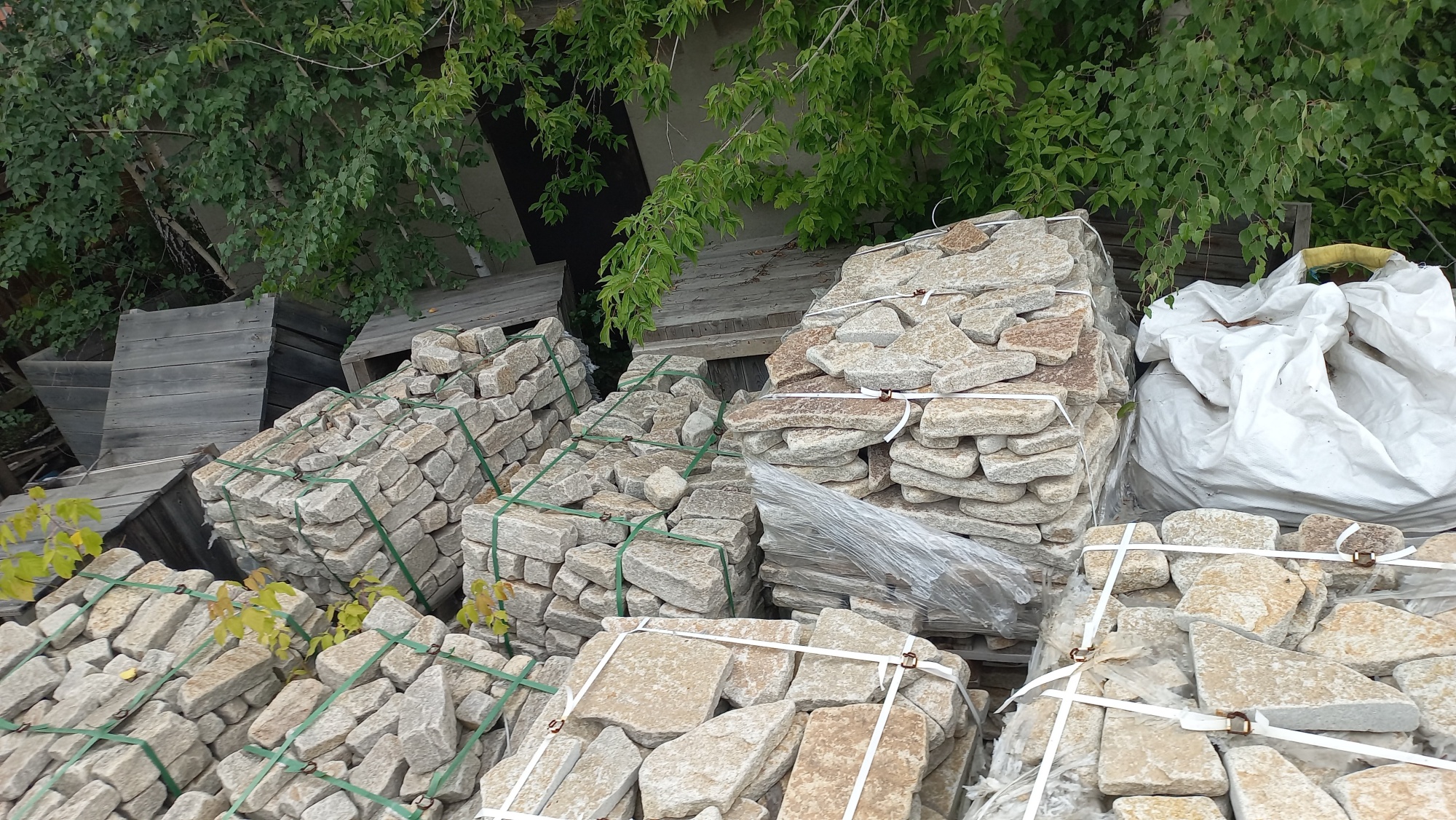 Плитняк гранитный галтованный купить в Белебее