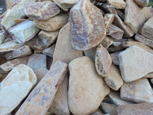 Златолит жёлтый, жёлто-зелёный глыбки и валуны для ланшафтного дизайна купить в Белебее