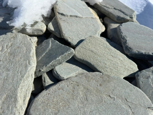 Плитняк златолит зелёный галтованный для цоколя купить в Белебее