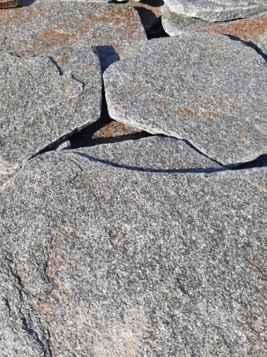 Златолит серебристый галтованный для лестниц купить в Белебее