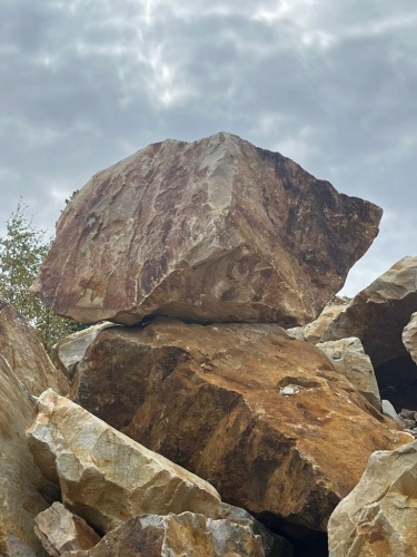 Разноцветный кварц ландшафтные валуны