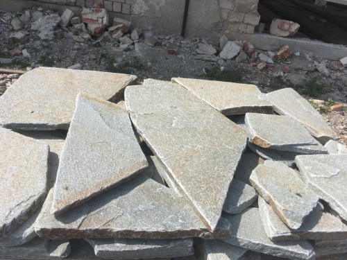 Златолит серебристый галтованный для лестниц купить в Белебее