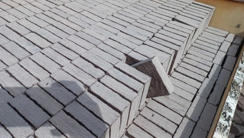 Купить брусчатку лемезит бордовый